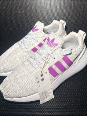 Adidas Swift Run 22 NWT 🤍💜 White/Grey/Lilac Sneakers Size 7 GX9208